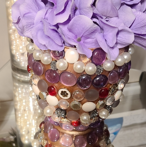 Handmade jewelled button vase with hydrangeas - Picture 2 of 4